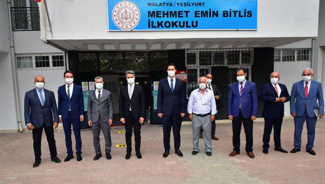 İlçemiz Mehmet Emin Bitlis İlkokulunda 2020-2021 Eğitim Öğretim Yılı Açılış Programı Düzenlendi.