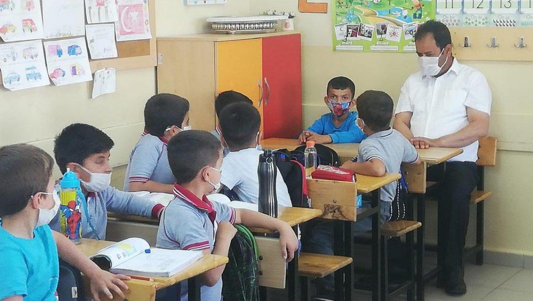 İlçe Millî Eğitim Müdürümüz Sayın Cemal Kalay Özal İlkokulu ve Dilek İlkokulu'nu Ziyaret Etti.